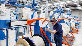 "Fabrik der Zukunft": Die Leoni Kabel GmbH ist aus der Rother Innenstadt in das Gewerbegebiet "An der Lände" gezogen.
