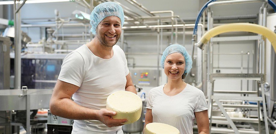 Michael und Stefanie Bauer von der Rosa Kuh GmbH & Co. KG in Obermichelbach.