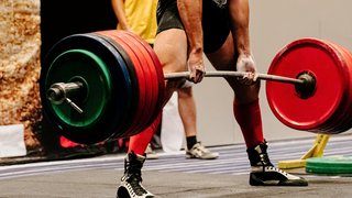 man powerlifter record weight deadlift