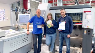 Das Team der COS Druck & Verlag GmbH in Hersbruck: Firmengründer Johann Berzl (l.) mit Tochter Svenja und Sohn Sascha.