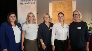 IHK Ladies Night am 10.07.2025 Hoechstadt Janin Ropot, Franziska Schönauer, Jutta Rost, Tina Seeberger und Sigrid Thiem standen bei der "IHK-Ladies Night" am 10. Juli in der Fortuna Kulturfabrik in Höchstadt auf der Bühne.