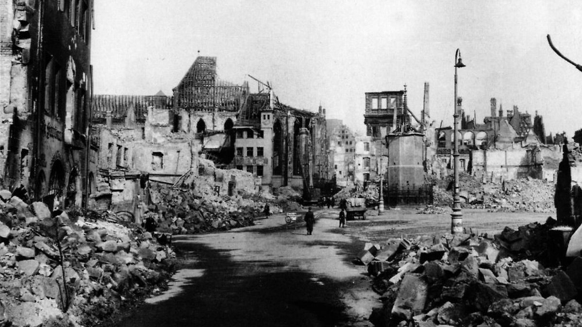 Ansicht des zerstörten IHK-Gebäudes nach 1945